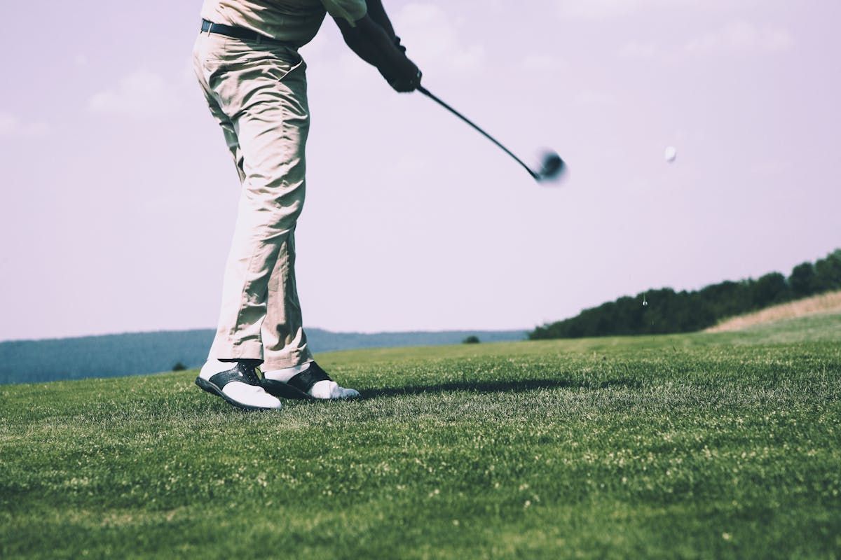 Decathlon vs marques premium golf : ça vaut le coup ?
